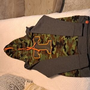 NWT Camo Tennessee sweatshirt